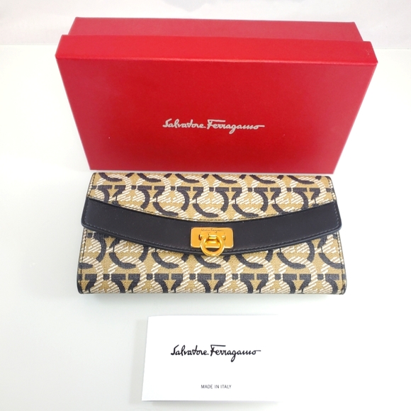 Salvatore Ferragamo Handbags - NWT$650 Salvatore Ferragamo All Gancini Sand Beige Black Continental Wallet